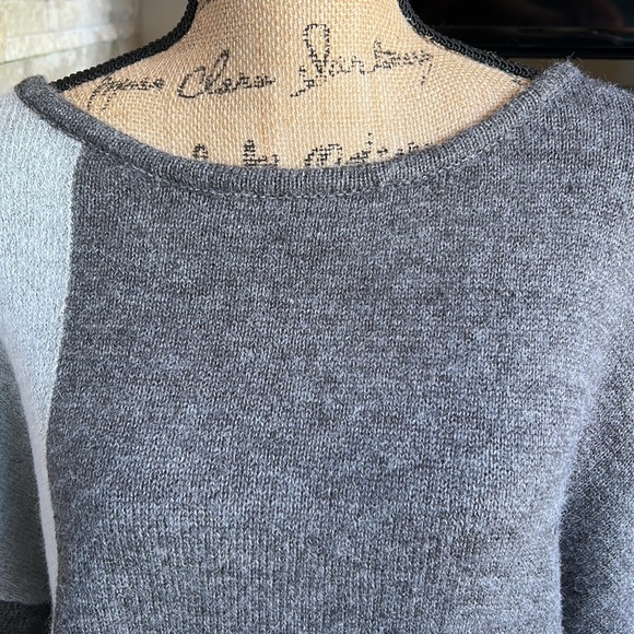 C+D+M patchwork color block knitted sweater gray cream tie in back keyhole - Picture 9 of 15